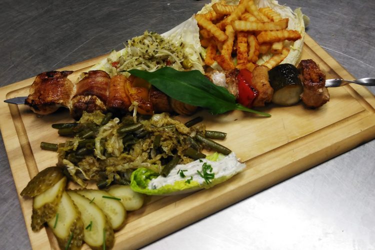 Ouzorexi grill fleisch griechenland