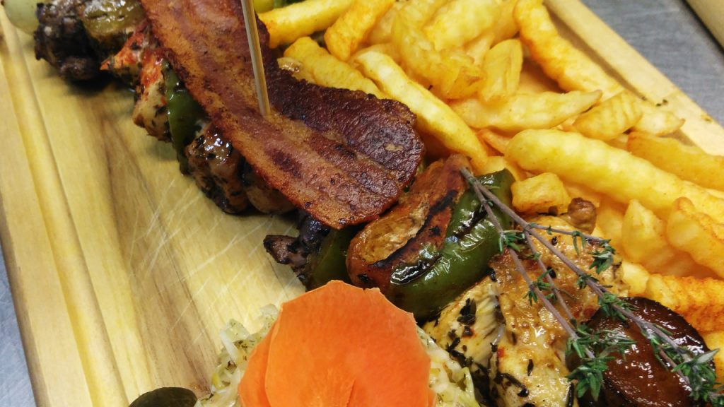 Ouzorexi grill fleisch griechenland